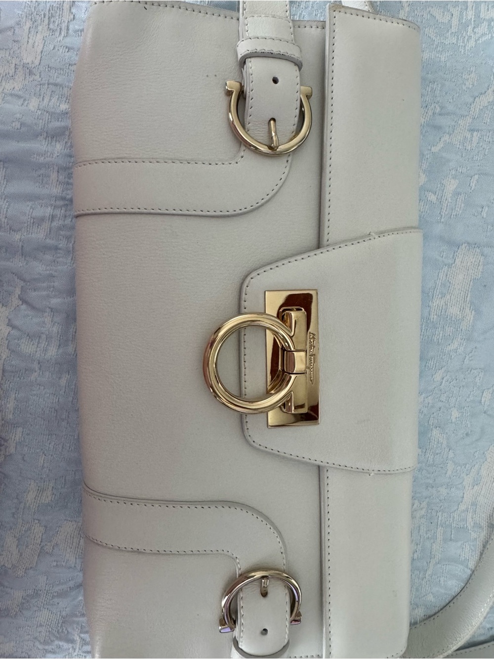 Salvatore Ferragamo  Women's white Leather Shoulder bag with Gold Hardwar